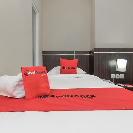 ג'קרטה Reddoorz Plus @ Thamrin מראה חיצוני תמונה