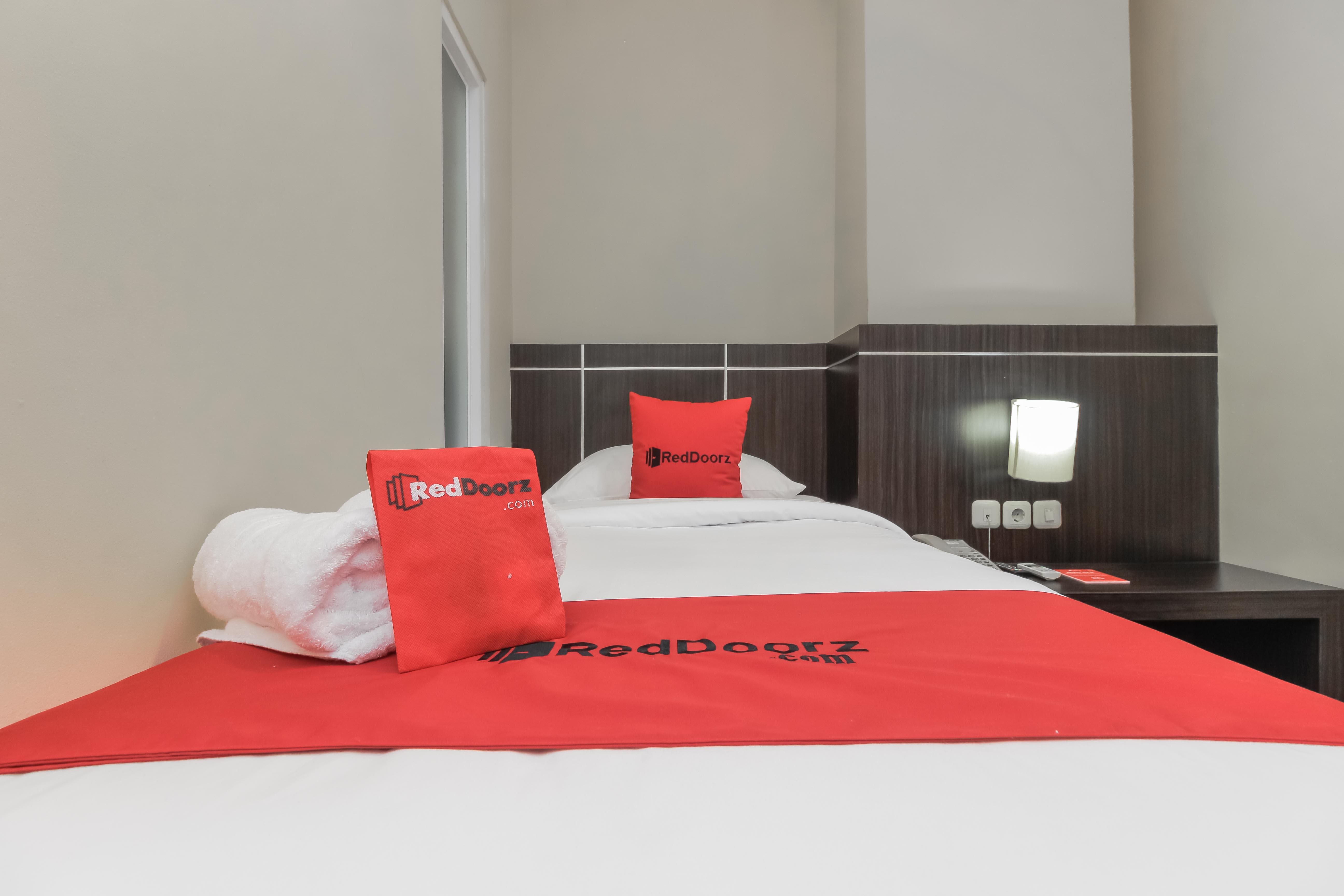 ג'קרטה Reddoorz Plus @ Thamrin מראה חיצוני תמונה