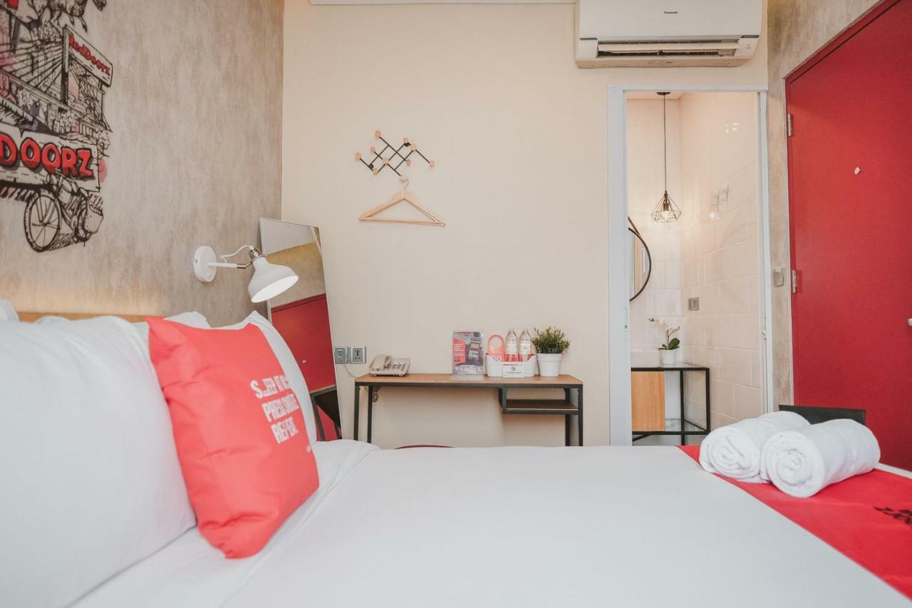 ג'קרטה Reddoorz Plus @ Thamrin מראה חיצוני תמונה