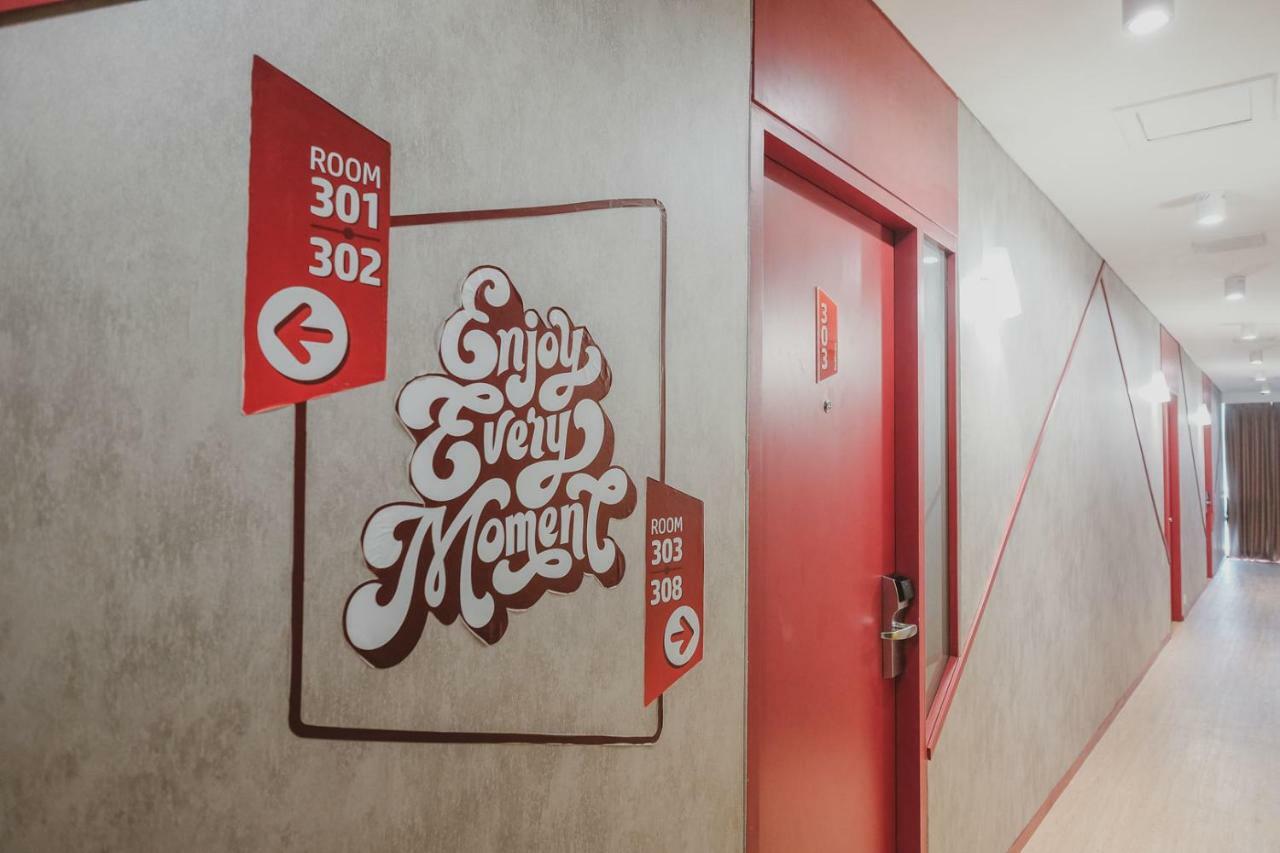 ג'קרטה Reddoorz Plus @ Thamrin מראה חיצוני תמונה