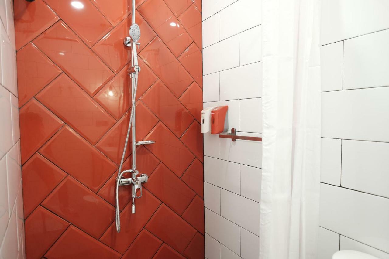 ג'קרטה Reddoorz Plus @ Thamrin מראה חיצוני תמונה